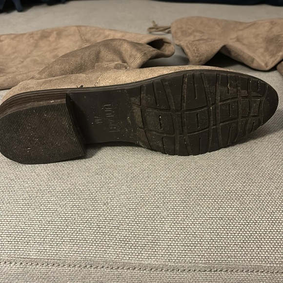 Unisa taupe over the knee stays suede boots. Worn once! - Picture 4 of 6